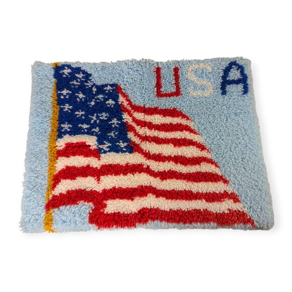 Vintage Handmade Latch Hook Rug USA Flag Patriotic 27" x 20" - Picture 1 of 9